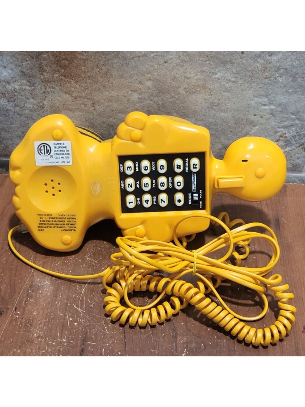Vintage Telemania Garfield Novelty Landline Telephone Push Button Dialing Coiled - Picture 10 of 12